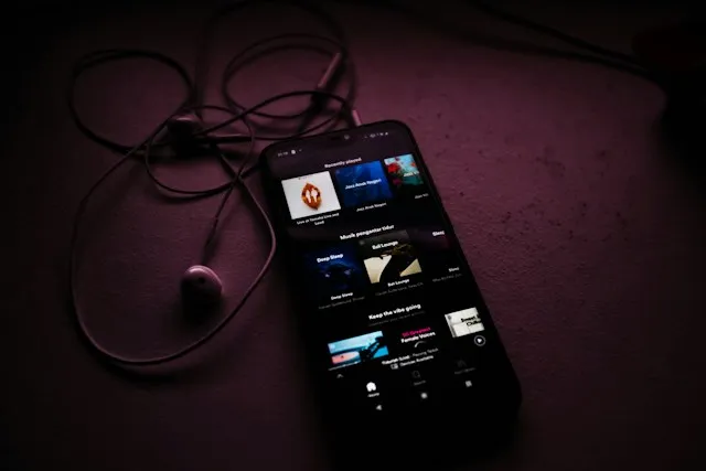 Playlist Spotify su uno smartphone